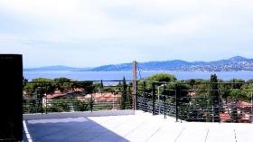 Appartement sur le toit avec vue mer dans une petite résidence