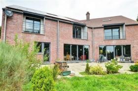 Super villa à vendre, quartier résidentiel, plein sud, 30 km de Bruxelles