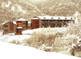 Hôtel de luxe à vendre sur les pentes de la montagne Kaimaktsalan