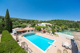 Superbe ensemble immobilier néo provençal, composé de 4 maisons pour une surface habitable de 750m2