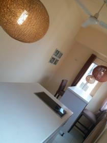 Appartement entièrement meublé avec cuisine sur mesure