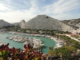 Studio étage très élevé avec vue mer panoramique