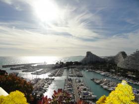 Studio étage très élevé avec vue mer panoramique