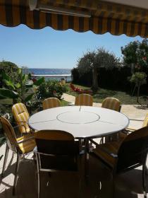 Appartement rez-de-jardin avec vue panoramique mer et ciel