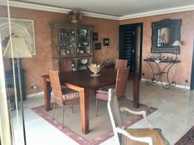 Appartement avec grand balcon - une vue mer panoramique