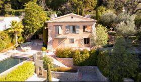 Propriété unique à Mougins - 2 Villas avec vue sur la mer