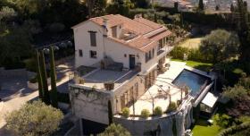 Propriété unique à Mougins - 2 Villas avec vue sur la mer