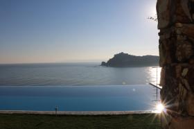 Villa de luxe en premiere ligne avec vue unique en Méditerranée