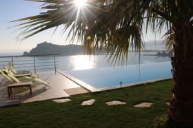 Villa de luxe en premiere ligne avec vue unique en Méditerranée