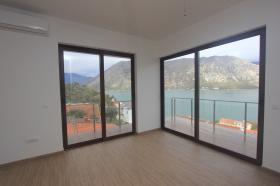 Appartement à vendre près de la baie de Boka avec vue mer