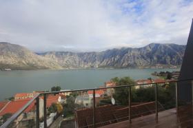 Appartement à vendre près de la baie de Boka avec vue mer