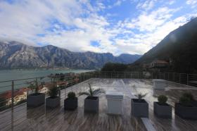 Appartement à vendre près de la baie de Boka avec vue mer