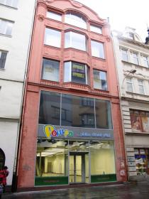 Grand magasin de 5 étages dans le centre d'Ostrava en République Tchèque
