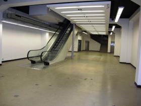 Grand magasin de 5 étages dans le centre d'Ostrava en République Tchèque
