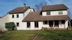 À vendre à mi-chemin entre Paris et Strasbourg maison d'architecte de qualité