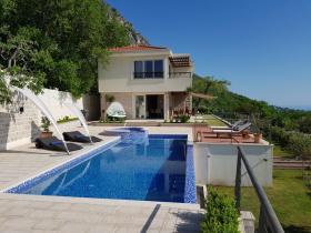 Villa avec vue panoramique spectaculaire sur la mer