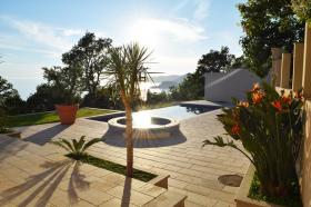 Villa avec vue panoramique spectaculaire sur la mer