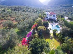 Villa de luxe en Crète avec vue mer et vue montagne