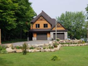 Maison de prestige a vendre dans les Laurentides Québec