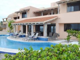 Villa de luxe avec vue imprenable sur l'océan
