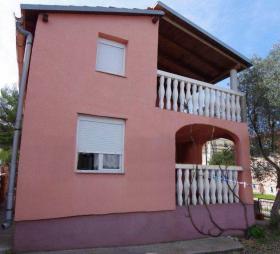 Villa composée de 2 appartements sur l'île de Pasman
