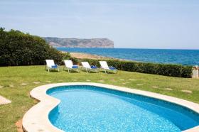 Villa en première ligne avec vue sur la mer