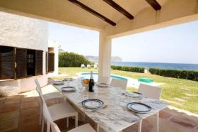 Villa en première ligne avec vue sur la mer
