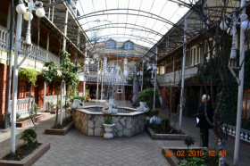 À vendre 2000 m2 bâtiments, 1700 m2 surface de restaurant à Aghmashenebeli, Tbilissi