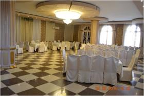À vendre 2000 m2 bâtiments, 1700 m2 surface de restaurant à Aghmashenebeli, Tbilissi