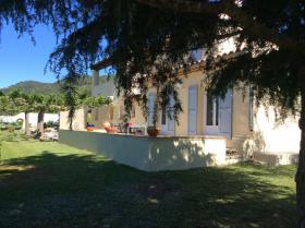 Belle villa avec piscine de 160 m2 et 7 pieces