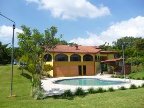 Beau luxe, en pleine nature, maison de ville