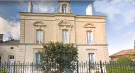 Magnifique maison de maître en tuffeau avec nombreuses dépendances 500 m2