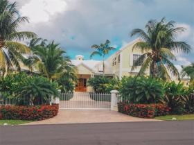 Villa Aurora, une retraite privée à Lyford Cay, Nassau, Bahamas