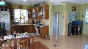 A vendre maison confortable et chaleureuse dans le centre de Boryspil près de l'église