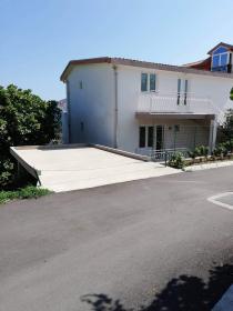 Belle maison avec vue imprenable sur la mer au Monténégro