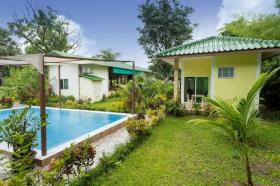 Belle station balnéaire au bord du lac