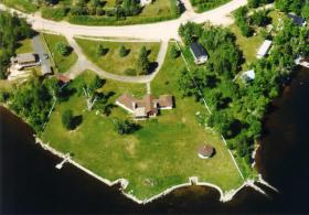 Magnifique maison sur un grand lac au Québec Canada