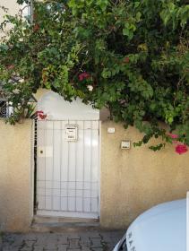 Belle maison duplex tunisienne avec grand jardin à La Marsa