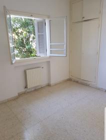 Belle maison duplex tunisienne avec grand jardin à La Marsa