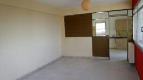 Vente appartement à rénover 35 km de centre d'Athènes et 2,5 km de la plage