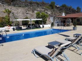 Chalet de luxe avec piscine chauffée et vue sur l'océan