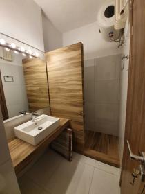 Appartement entièrement rénové situé près de l'Acropole
