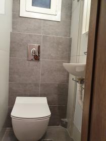 Appartement entièrement rénové situé près de l'Acropole
