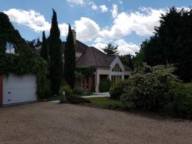 Villa sur grand terrain dans le Domaine du golf d'Etiolles