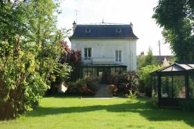 Manoir 1906 à vendre situé dans un environnement calme