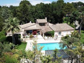 Une propriété équestre exceptionnelle sur la Cote d'Azur