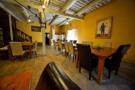 Hôtel à vendre dans un endroit isolé entouré de nature pure